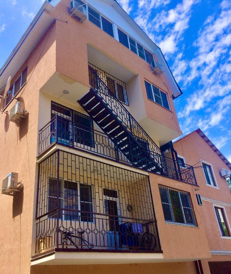 Hotel By The Sea Rozetta Sukhumi Ngoại thất bức ảnh