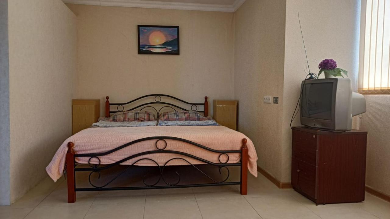 Hotel By The Sea Rozetta Sukhumi Ngoại thất bức ảnh